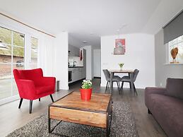 Beautiful Holiday Home Near Horse Farm
