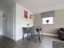 Beautiful Holiday Home Near Horse Farm