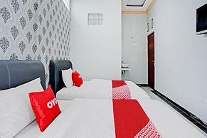 OYO 90396 The Halona Villa Batu