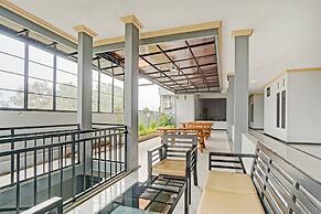 OYO 90396 The Halona Villa Batu