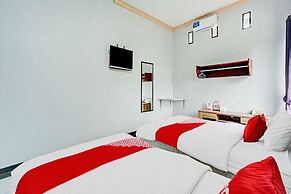 OYO 90396 The Halona Villa Batu