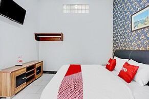 OYO 90396 The Halona Villa Batu