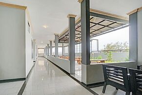 OYO 90396 The Halona Villa Batu