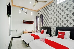 OYO 90396 The Halona Villa Batu