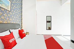 OYO 90396 The Halona Villa Batu