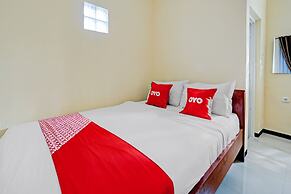 OYO Life 90472 Villa Dua Dua