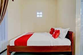 OYO Life 90472 Villa Dua Dua