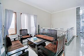 OYO Life 90472 Villa Dua Dua