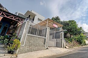 OYO Life 90472 Villa Dua Dua