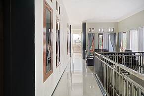 OYO Life 90472 Villa Dua Dua