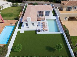 Villa Kira in Afrato