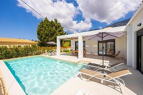 Villa Petra in Afrato