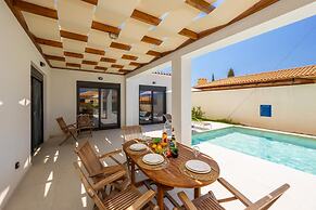 Villa Petra in Afrato