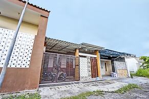 SPOT ON 92370 Sobat Ijen HomestayNearSungai Prengsengan