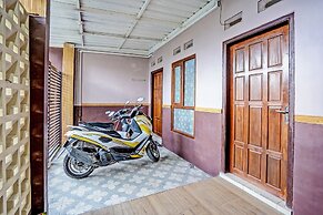 SPOT ON 92370 Sobat Ijen HomestayNearSungai Prengsengan