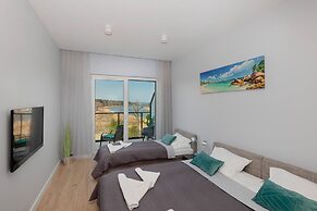 Riverfront Apartment by Renters