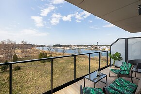 Riverfront Apartment by Renters