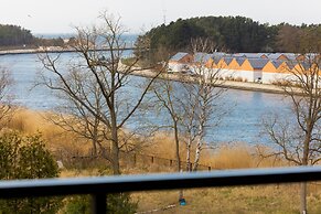 Riverfront Apartment by Renters