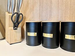 ReadySet Apartment at Midtown