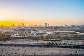 Tanin - Wake Up To Dubai Skyline From This Stylish Studio