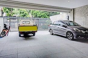 Super OYO Capital O 90635 Tango Juliet Residence