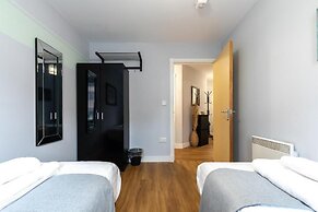 Black Moon 2 bed 2 bath Central location