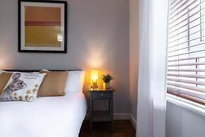 Black Moon 2 bed 2 bath Central location