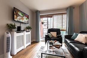 Black Moon 2 bed 2 bath Central location