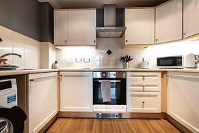 Black Moon 2 bed 2 bath Central location