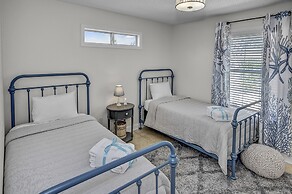 Pet Friendly Beach House ALL NEW Tastefully Remodeled w Golf Cart Incl
