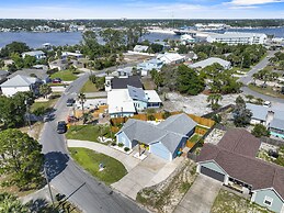 Pet Friendly Beach House ALL NEW Tastefully Remodeled w Golf Cart Incl