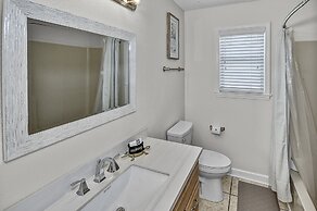 Pet Friendly Beach House ALL NEW Tastefully Remodeled w Golf Cart Incl