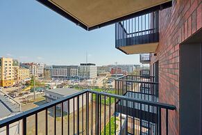 Modern Elegance Apartment by Renters
