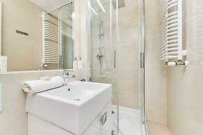 Modern Elegance Apartment by Renters