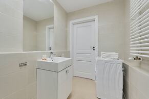 Modern Elegance Apartment by Renters