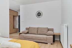 Modern Elegance Apartment by Renters