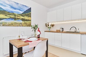 Modern Elegance Apartment by Renters