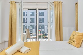 Modern Elegance Apartment by Renters