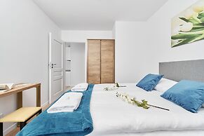 Modern Elegance Apartment by Renters