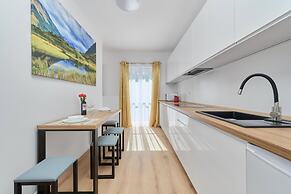 Modern Elegance Apartment by Renters