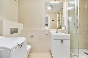 Modern Elegance Apartment by Renters