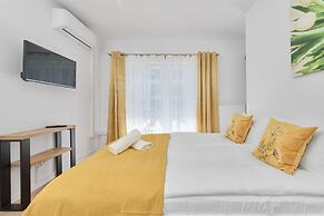 Modern Elegance Apartment by Renters