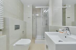 Modern Elegance Apartment by Renters