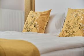 Modern Elegance Apartment by Renters