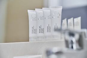 Modern Elegance Apartment by Renters