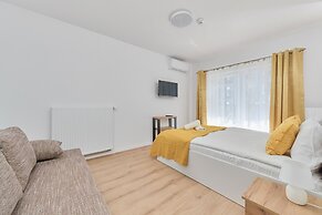 Modern Elegance Apartment by Renters