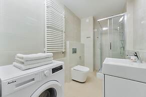 Modern Elegance Apartment by Renters