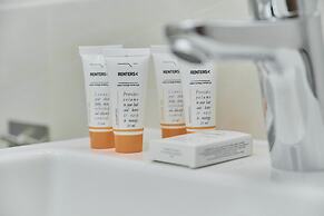 Modern Elegance Apartment by Renters