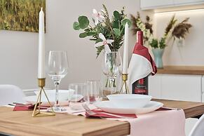 Modern Elegance Apartment by Renters