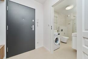 Modern Elegance Apartment by Renters